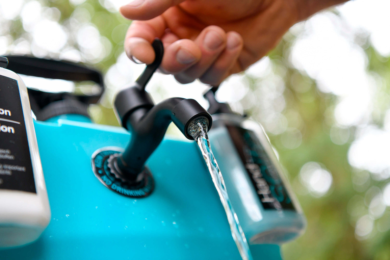 LAVESE® Mobiles Waschbecken BASIC - Haidl Products-mobiles-Waschbecken-Baustellen-Waschbecken-für-Handwerker-Bauarbeiter-mit Frischwassertank-Outdoor-Waschbecken-mobil-mobile-Toilette-Hände-Waschen-auf-der-Baustelle-Sanitärlösung-bei Blackouts-autark-Spülbecken-Abwasserbehälter